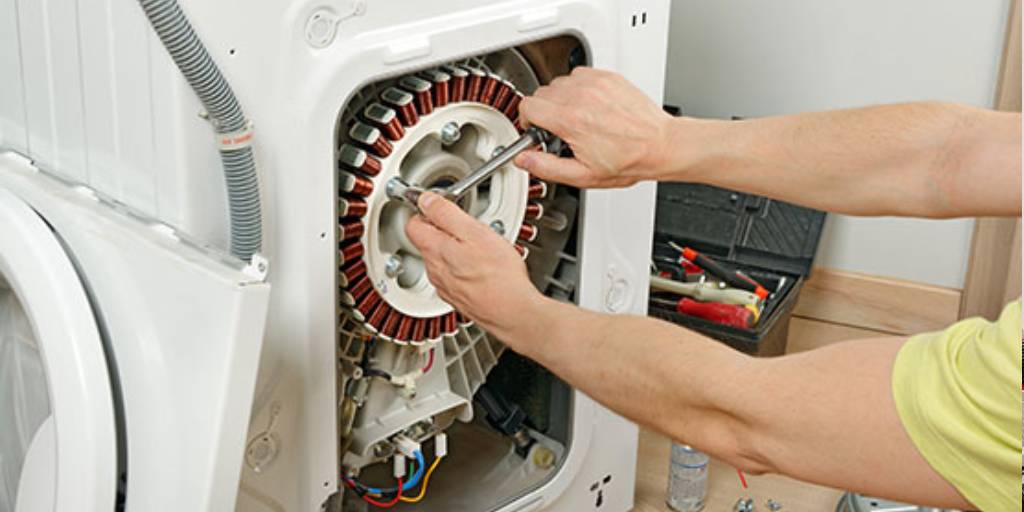 12 نشانه و علائم نیم سوز شدن موتور ماشین لباسشویی